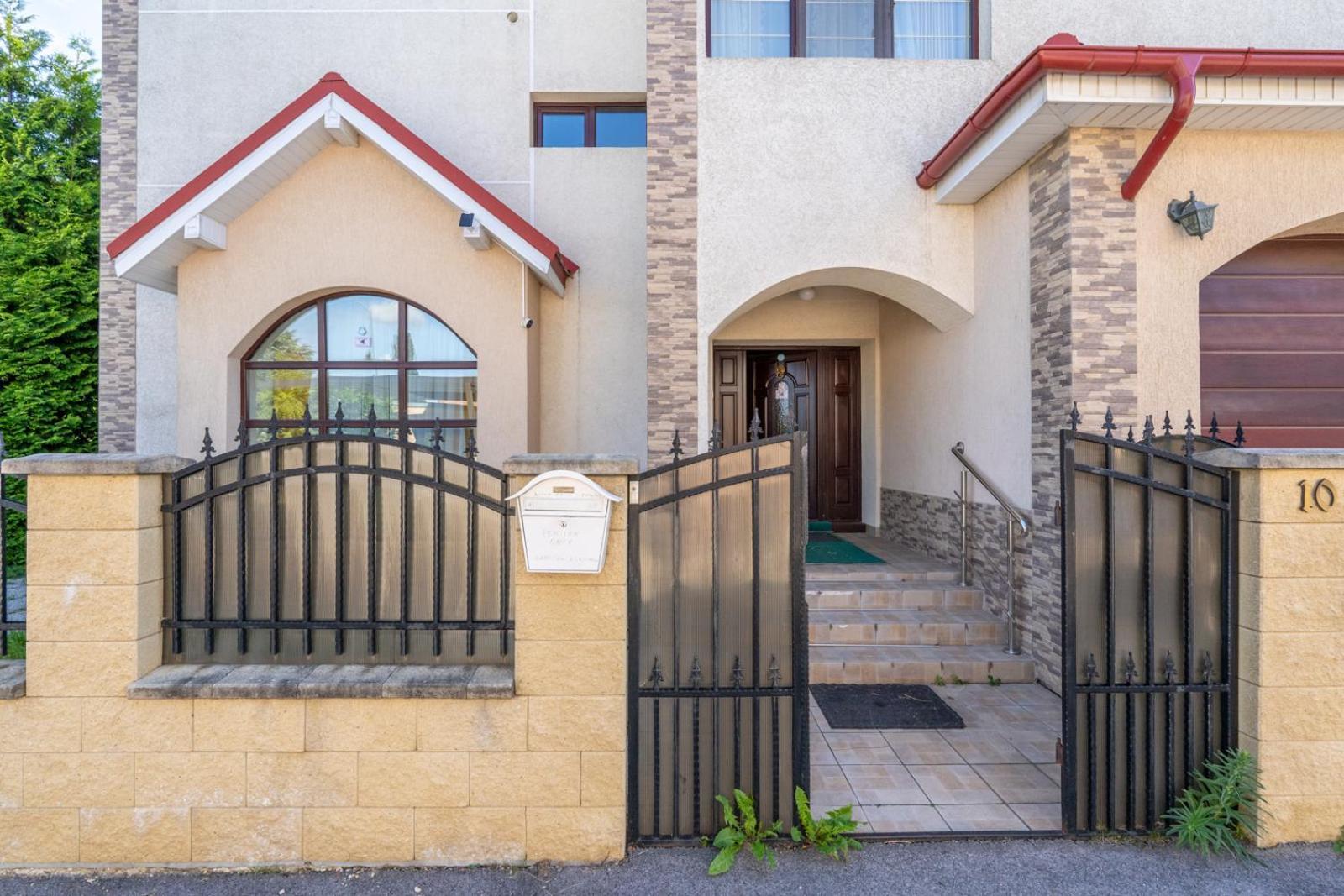 Farawayhomes Aparthotel Near Vienna Airport - Anytime Self Check-In 브루크 안 데어 라이타 외부 사진