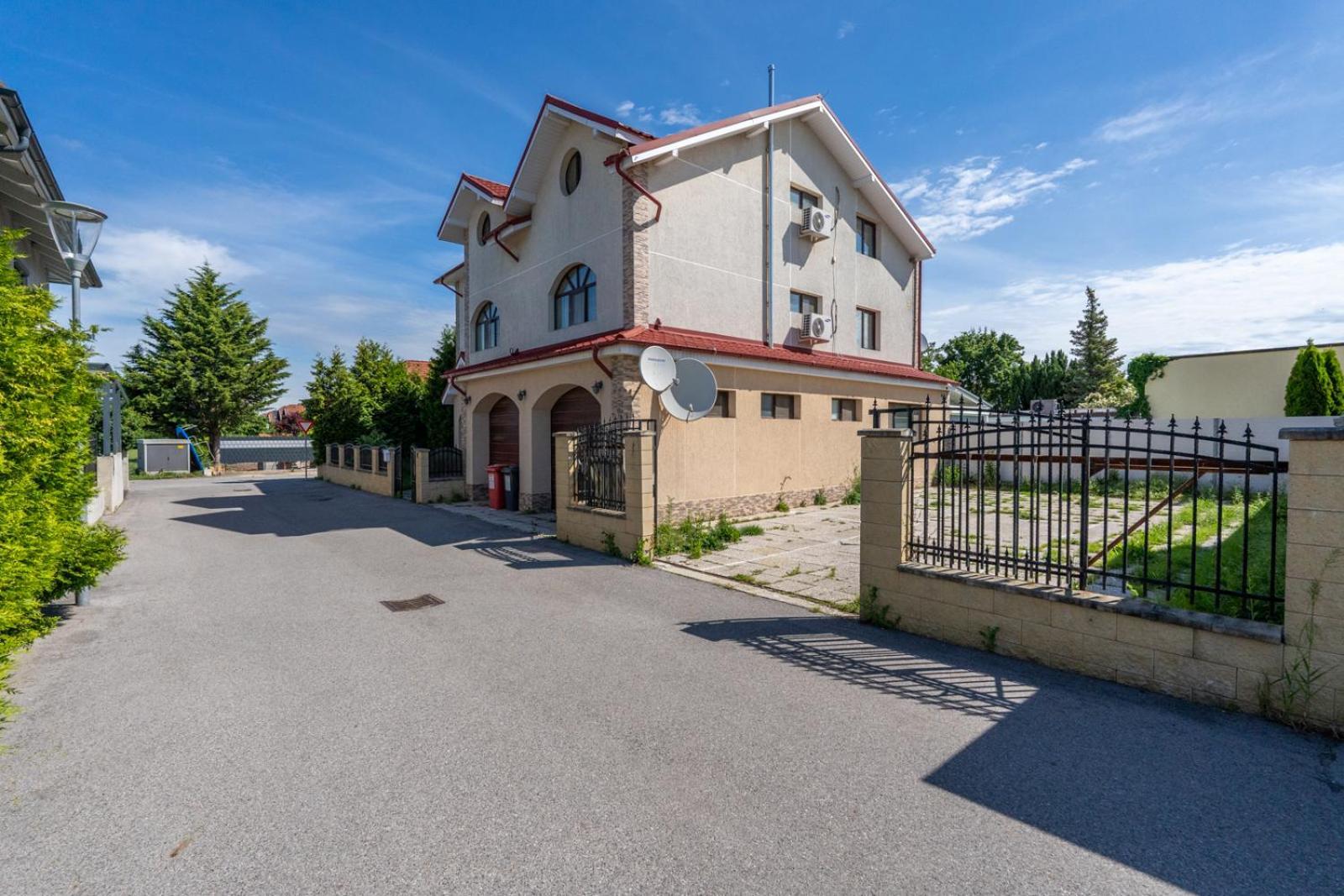 Farawayhomes Aparthotel Near Vienna Airport - Anytime Self Check-In 브루크 안 데어 라이타 외부 사진