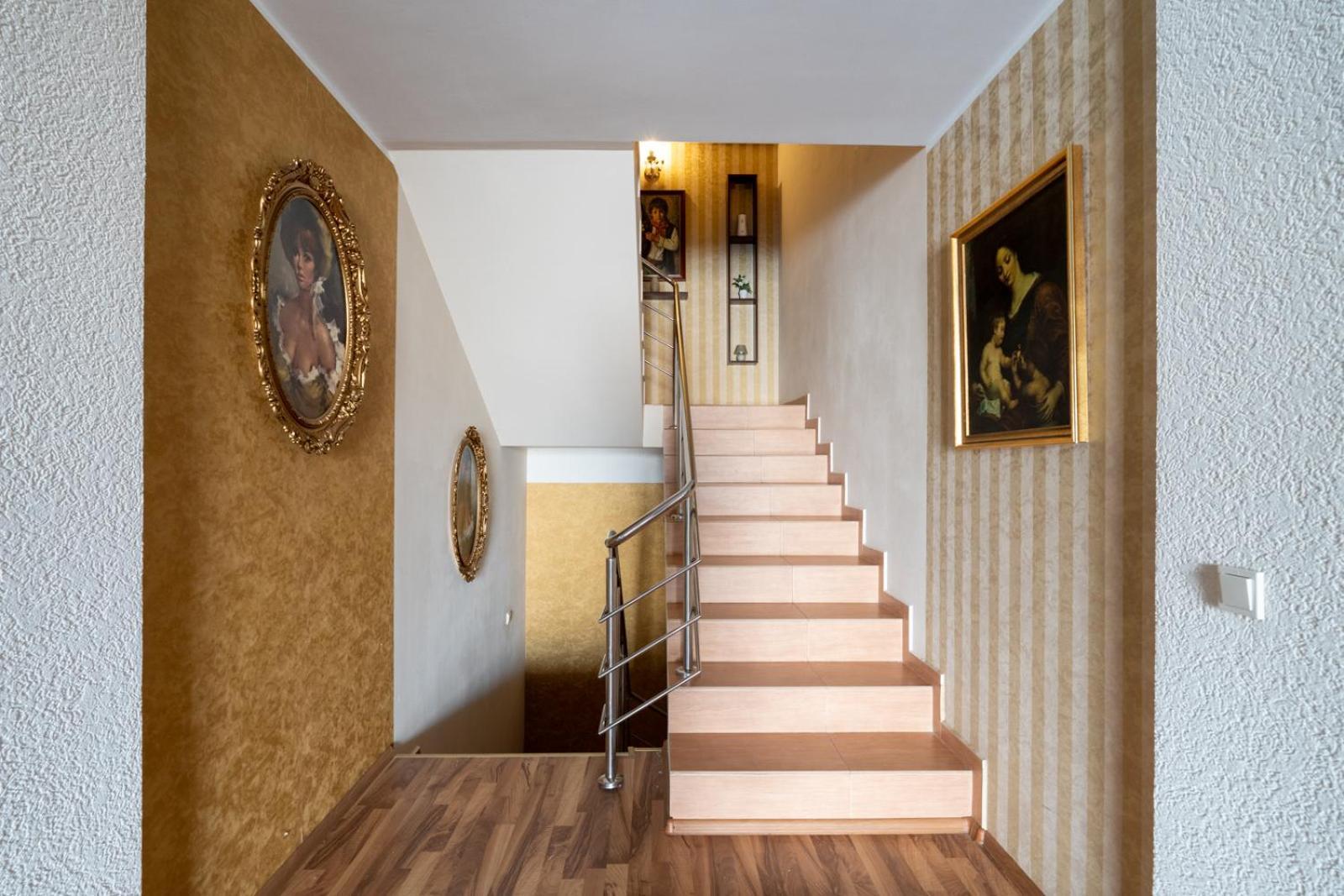 Farawayhomes Aparthotel Near Vienna Airport - Anytime Self Check-In 브루크 안 데어 라이타 외부 사진