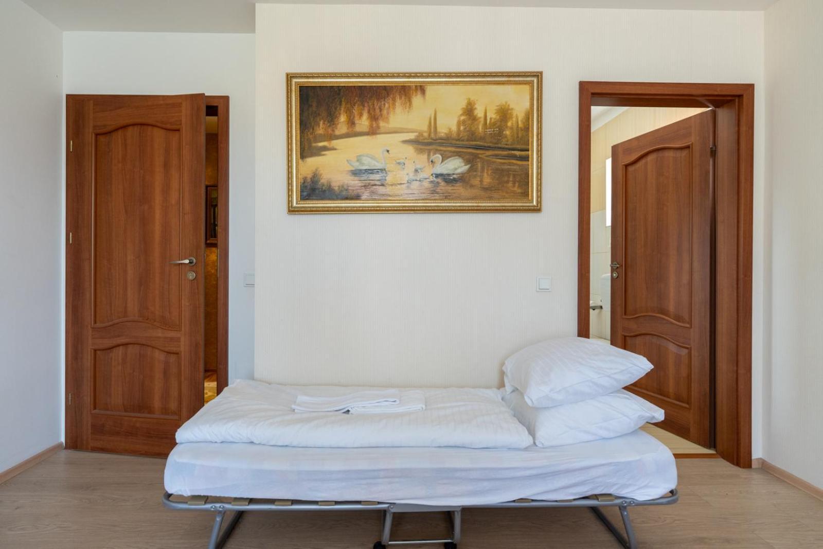 Farawayhomes Aparthotel Near Vienna Airport - Anytime Self Check-In 브루크 안 데어 라이타 외부 사진